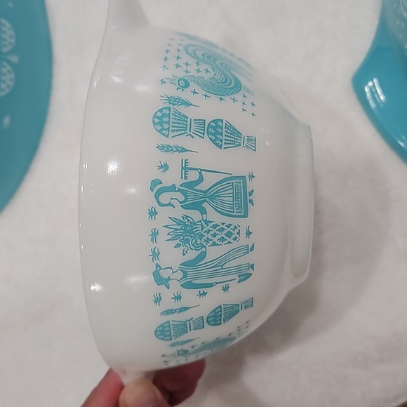 Vintage Pyrex Amish Blue Butterprint Bowls! - Picture 8 of 17